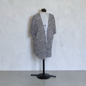 Socialite Curve 1X Monochrome Animal Print Kimono
